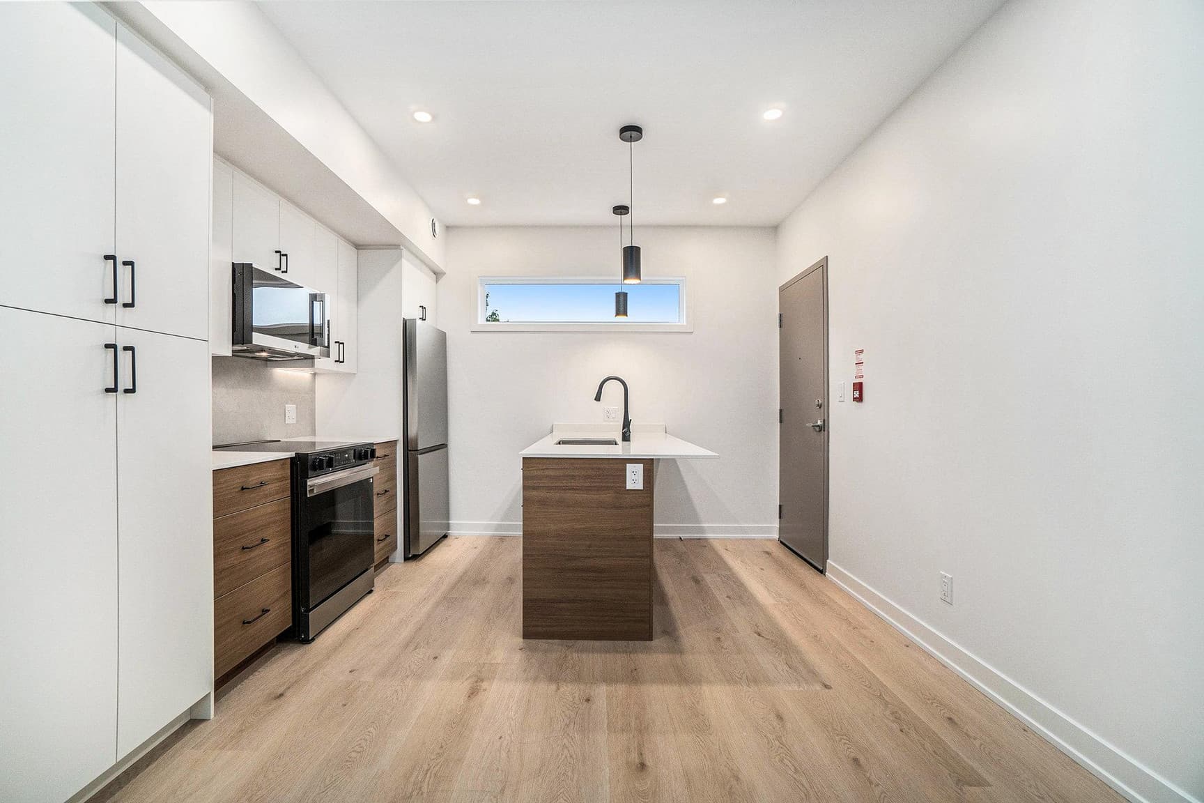 655 Donat — 3 bed,  2 bath - Photo 4