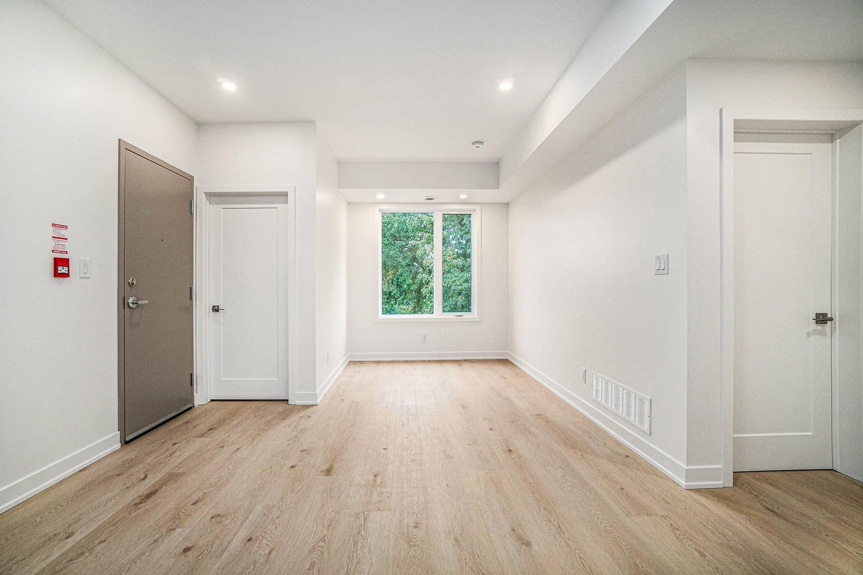 655 Donat — 3 bed,  2 bath - Photo 5