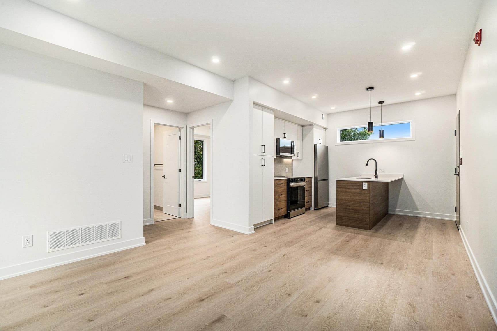 655 Donat — 3 bed,  2 bath - Photo 7