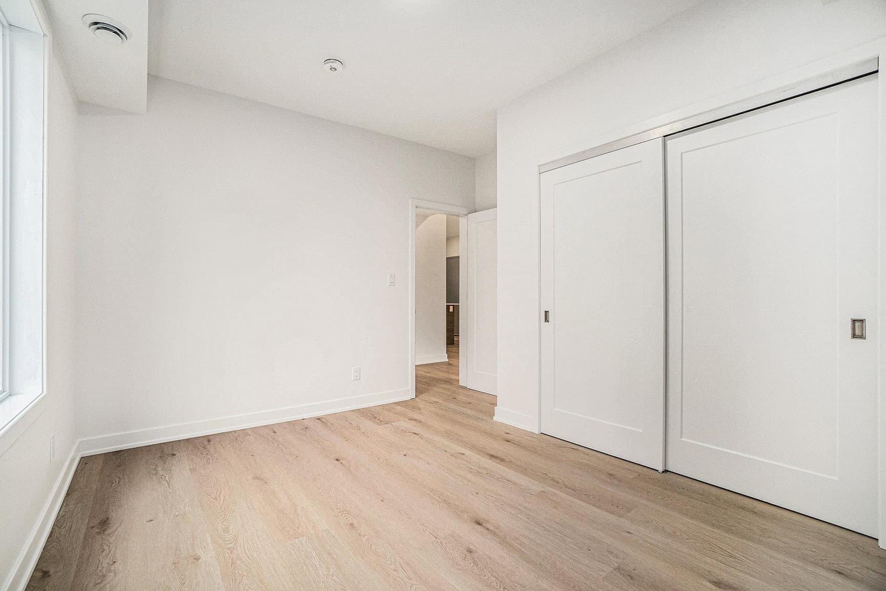 655 Donat — 3 bed,  2 bath - Photo 8