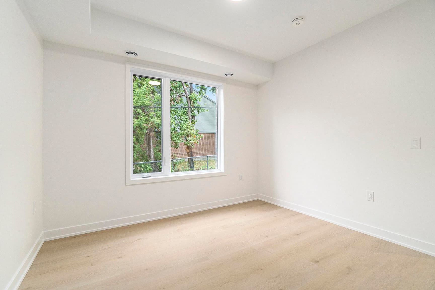 655 Donat — 3 bed,  2 bath - Photo 9