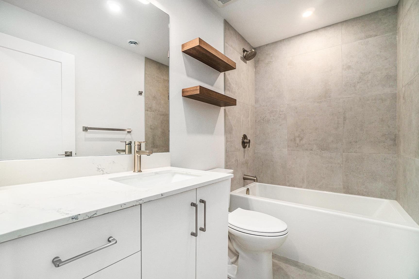 655 Donat — 3 bed,  2 bath - Photo 10
