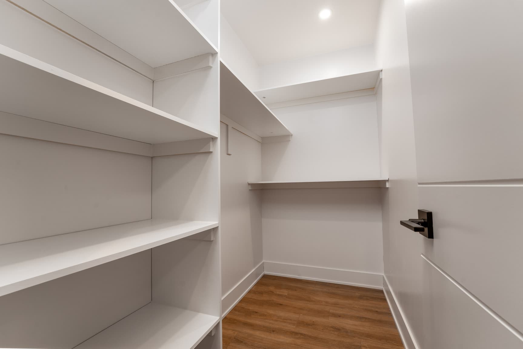 85 Rosemount Avenue — 1 Bedroom - Photo 16