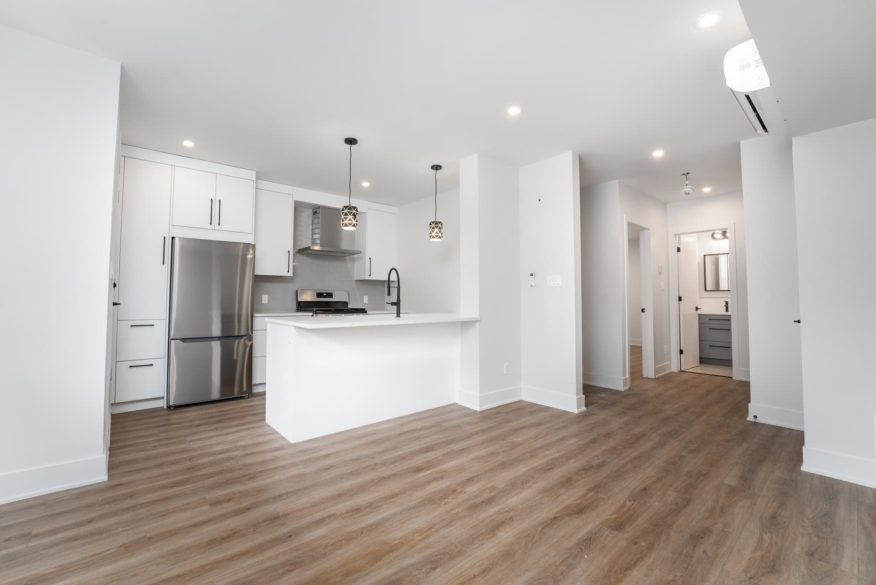 85 Rosemount Avenue — 1 Bedroom - Photo 4