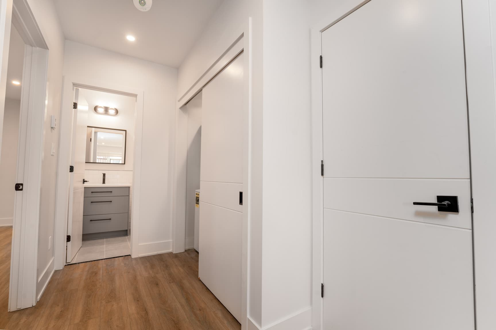 85 Rosemount Avenue — 1 Bedroom - Photo 10